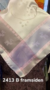 Hovedbilde 2413 B Låavtege lijnie / lavvosjal Lysgrå