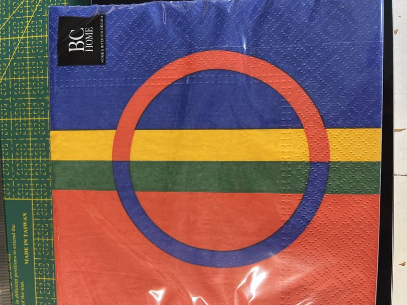 Servietter samisk flagg